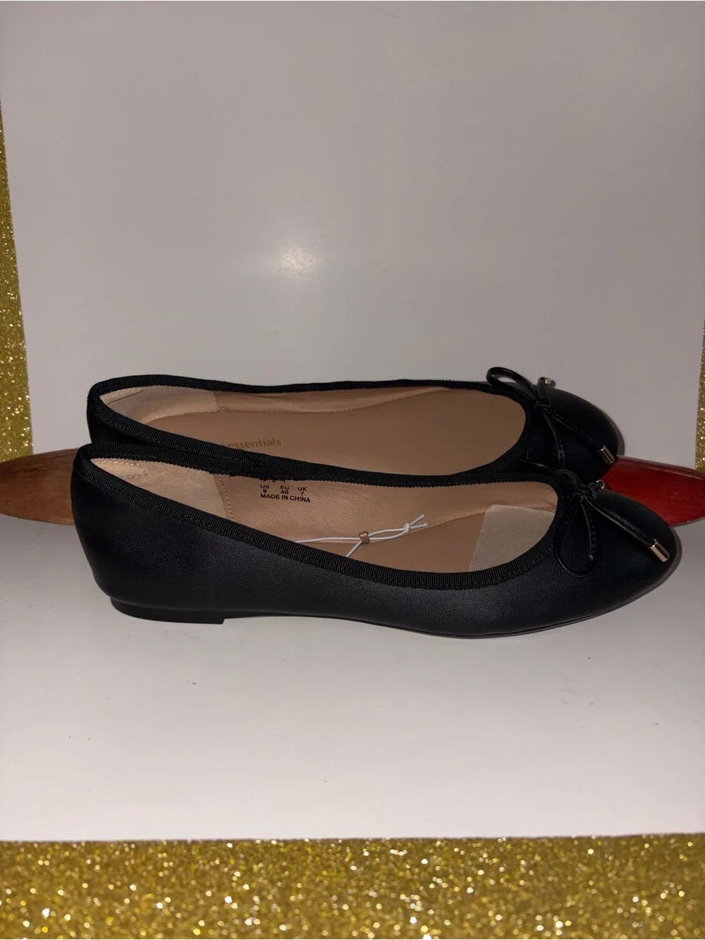 Amazon Essentials Black Bow Ballet Flats with Gold Tips - Picture 5 of 7